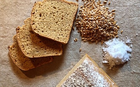 薪窯パン 有機アインコーン 2個 【 農家パン VERUM 】 ／ パン ぱん ブレッド ベーカリー 古代小麦 薪窯 薪窯焼き 薪窯焼 石窯パン 石窯 卵不使用 乳製品不使用 乳不使用 自家製発酵種 国産 素材にこだわった 手づくり 手作り こだわり 冷蔵  冷蔵便 東北 岩手県 八幡平市 はちまんたい おすすめ