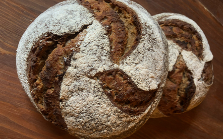 薪窯パン 有機エンマー 2個 【 農家パン VERUM 】 ／ パン ぱん ブレッド ベーカリー 古代小麦 薪窯 薪窯焼き 薪窯焼 石窯パン 石窯 卵不使用 乳製品不使用 乳不使用 自家製発酵種 国産 素材にこだわった 手づくり 手作り こだわり 冷蔵  冷蔵便 東北 岩手県 八幡平市 はちまんたい おすすめ