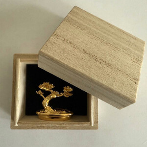 純金製　松の盆栽（約30g）　【11100-2516】