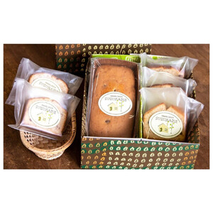 「おかし工房すずかけ」のギフトボックス1 【パウンドケーキ1本(フルーツ)・カットケーキ５個】