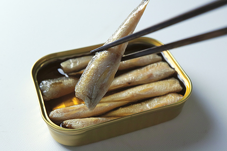 【琵琶湖 沖島からの贈物】缶詰 3個 セット びわ湖産 本もろこ オイル漬 ( 105g × 3 ) ［24hour party fish gift for okishima HONMOROKO in COTTONSEED OIL］【D023W】 ホンモロコ 缶詰