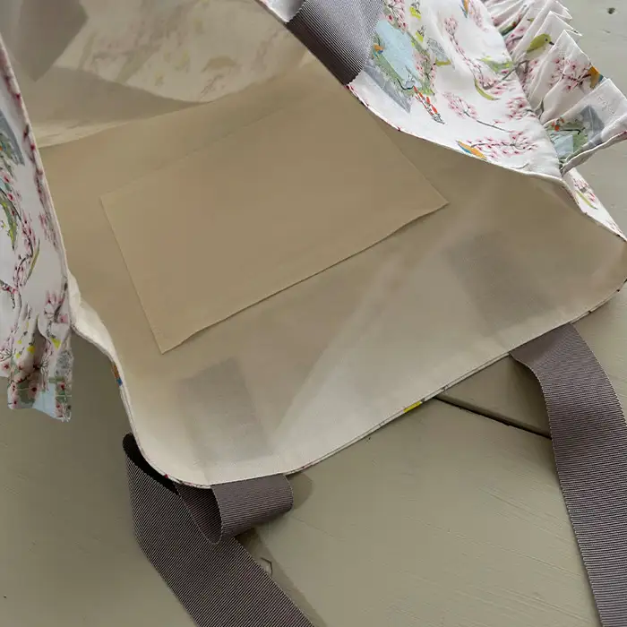 たっぷり トートバッグ 狭山池柄 ～池馳せる～ ／ 大容量バッグ 大きめバッグ 買い物バッグ サブバッグ 軽量トート お出かけバッグ カジュアルバッグ 和柄バッグ 日本デザイン トートバッグ おしゃれ ショッピングバッグ 日常使いバッグ エコバッグ 大きめ 大阪府 No.372