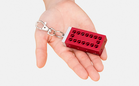 町工場職人がつくる、アルミ製ブロック型キーホルダー ブラック