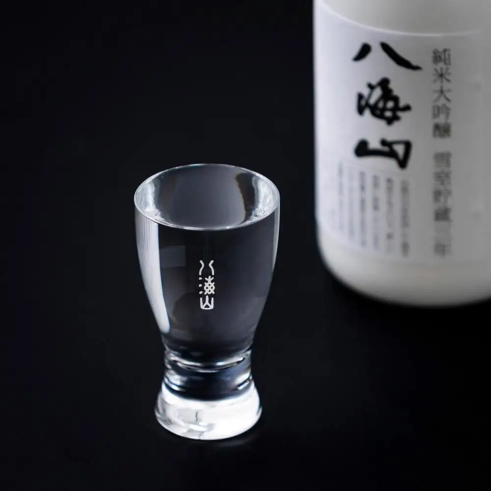 八海山 「雪室貯蔵三年酒 純米大吟醸」四合瓶 3本セット【八海山 純米大吟醸 四合瓶 日本酒 3本 セット 720ml 新潟 地酒 厳選 晩酌 熱燗 お酒 酒 さけ お中元 お歳暮 贈答】