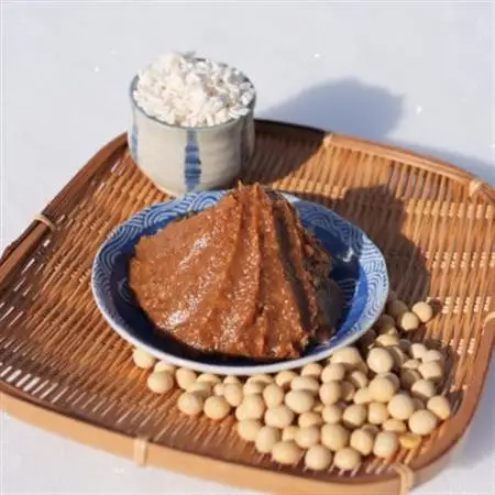 岩泉みそ〔並〕900g×2パック 18ヶ月長期熟成 天然醸造 無添加味噌 発酵生味噌 自家製米麹使用【配送不可地域：離島】【1710110】