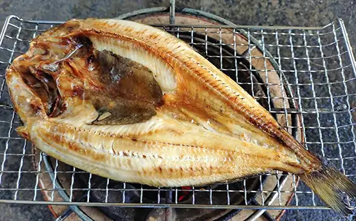 【無添加】国産 真ホッケ 大サイズ×２枚 肉厚 冷凍 ほっけ 干物 北海道産 一夜干し 魚 魚介 つまみ 肴 厳選 つまみ 岩手県 三陸山田 山田町 三陸 大和水産 YD-1077