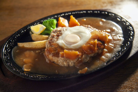 紅屋お食事券5,000円 有限会社べにや 山口県 防府市 B55 ハンバーグ 専門店 老舗 お食事券 チケット ランチ ディナー テイクアウト