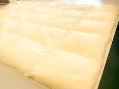 230本ブロード肌掛け羽毛布団 ダウン85％使用 羽毛量0.6kg 肌掛けダブルサイズ（キナリ） [h126]