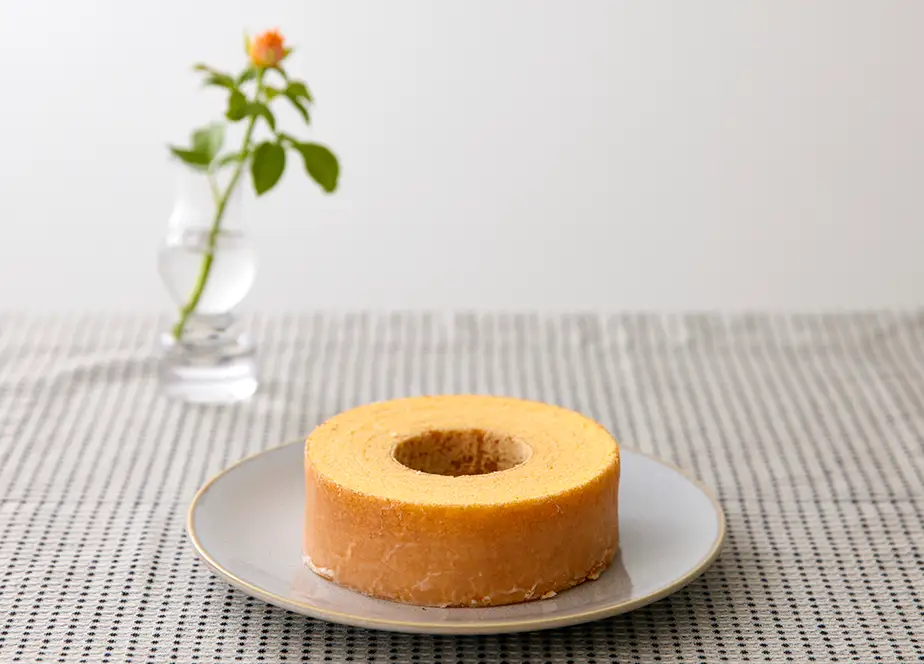 バウムクーヘン 2種(各1個入) ギフトBOX A プレーン ソフト ハード ホール ラム酒 発酵バター 食べ比べ おやつ お菓子 スイーツ スウィーツ 贈答 プレゼント 贈り物 ギフト お土産 手土産 おしゃれ 常温 静岡県 富士市 omotte [sf130-001]