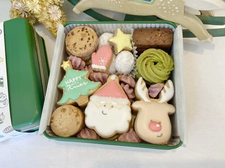 【studio chaleur+】クリスマス缶（サンタトナカイ） | クッキー プレゼント