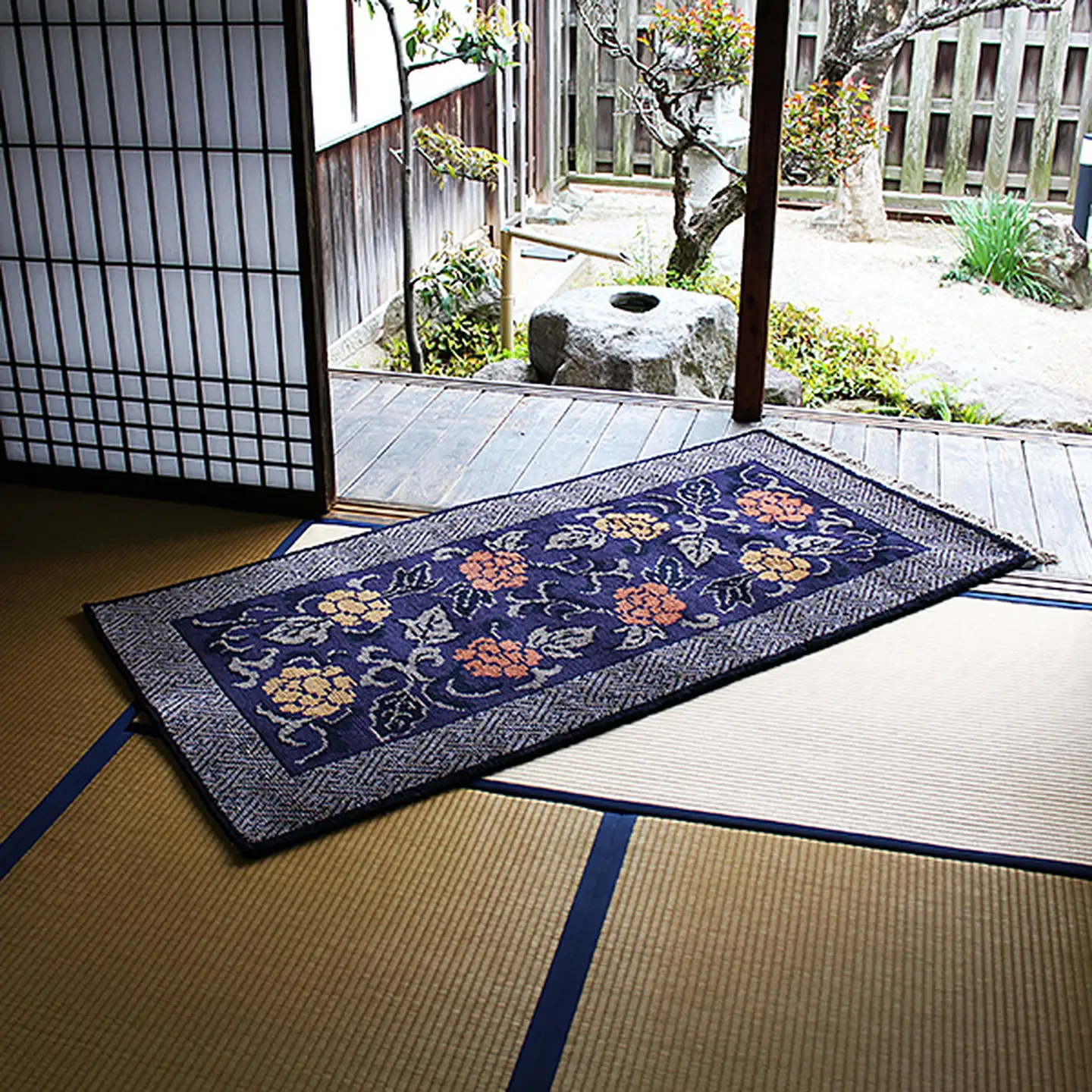 鍋島緞通【手織り】95×191cm 蔓牡丹唐草文「 雅 」：D253-022