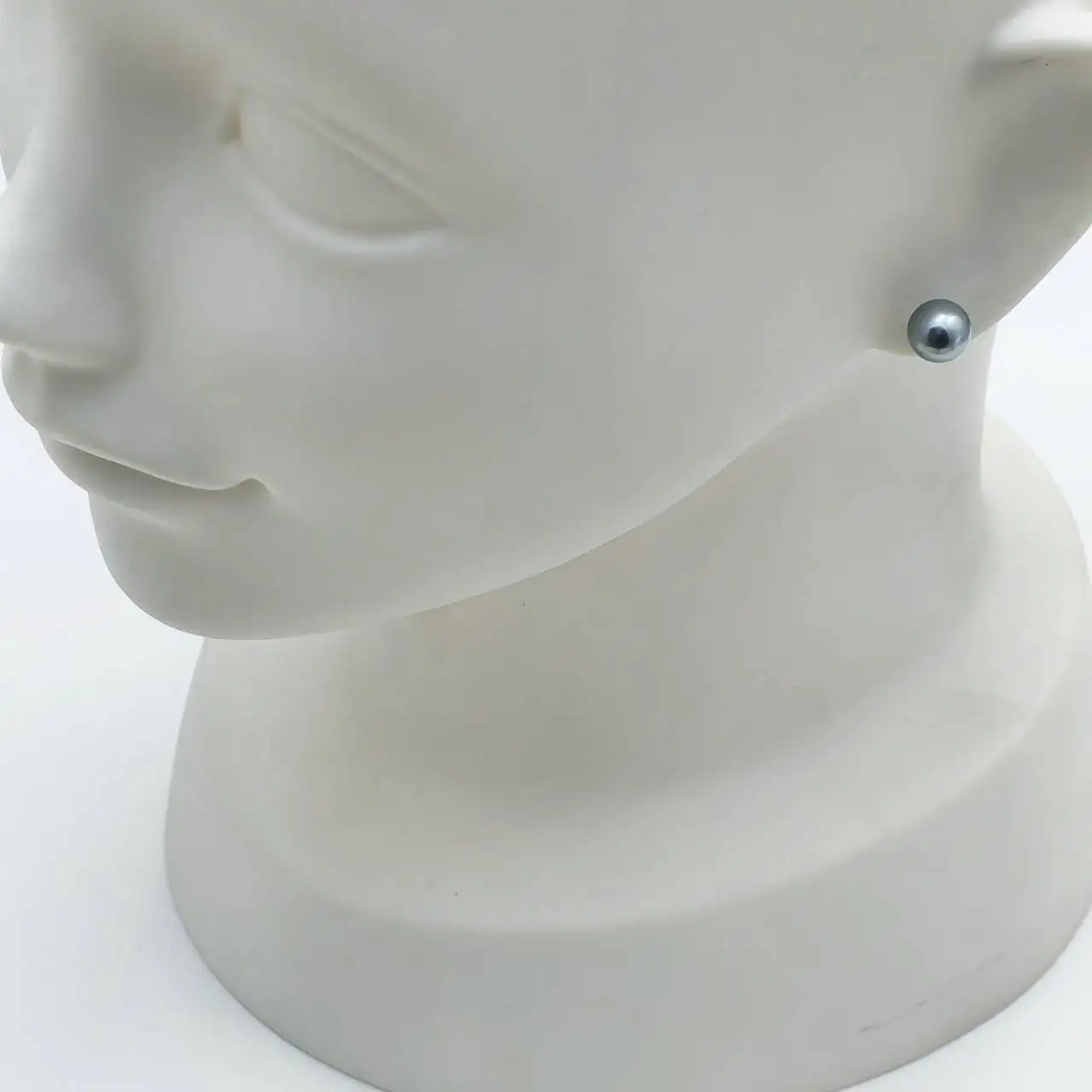 真珠 ピアス 8.5 mm K14WG アクセサリー パール ジュエリー 三重 伊勢 志摩 真珠 パール アコヤ真珠 アコヤ貝 あこや 冠婚葬祭 慶事 誕生日 結婚式 記念日 お祝い 贈り物 ギフト 多彩なパールの表情、ブルーグレイ 8.5 mmのピアス