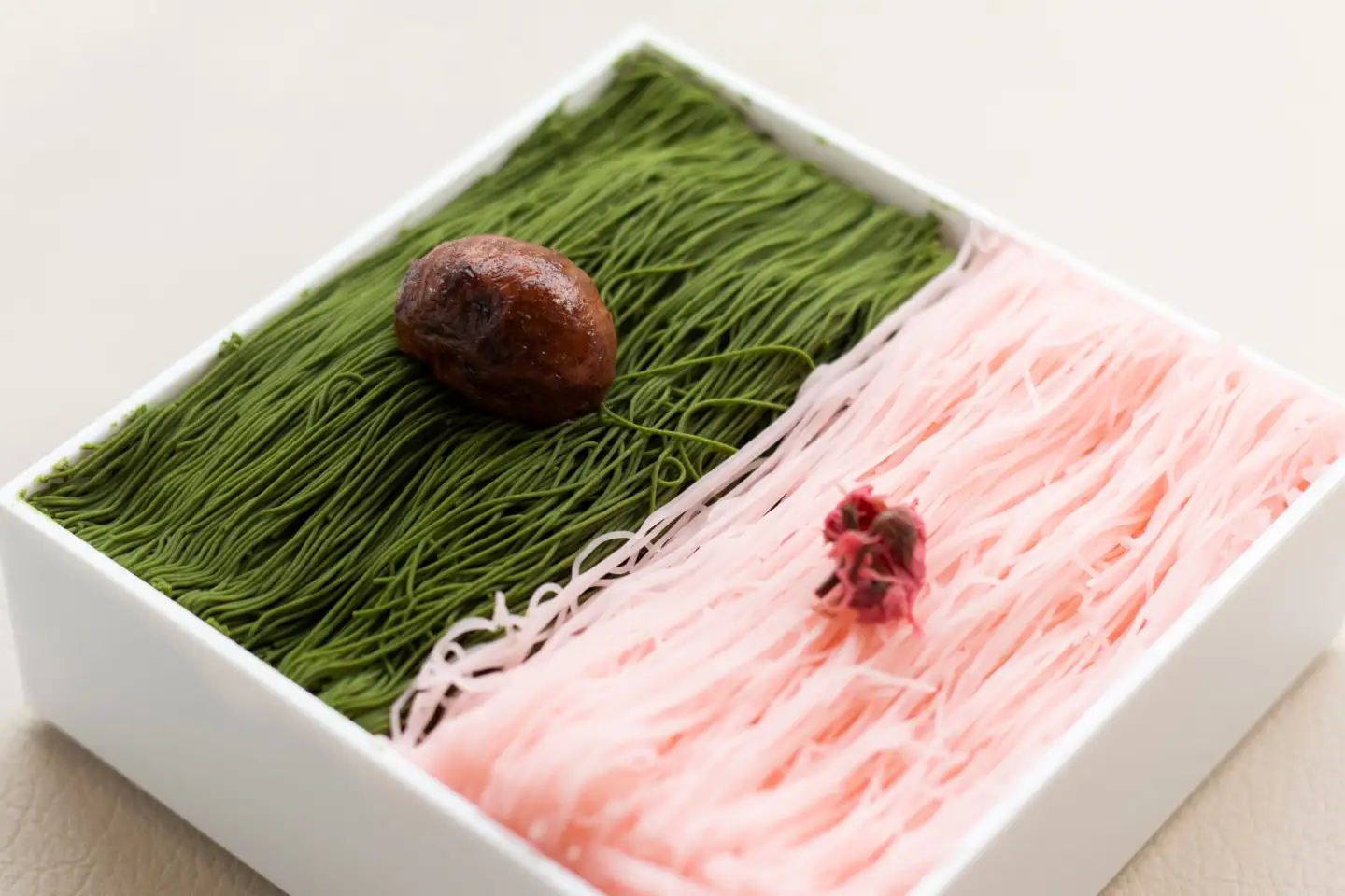 贅沢お重のモンブラン ハーフ【抹茶×桜餡】1箱 モンブラン | 京都府京
