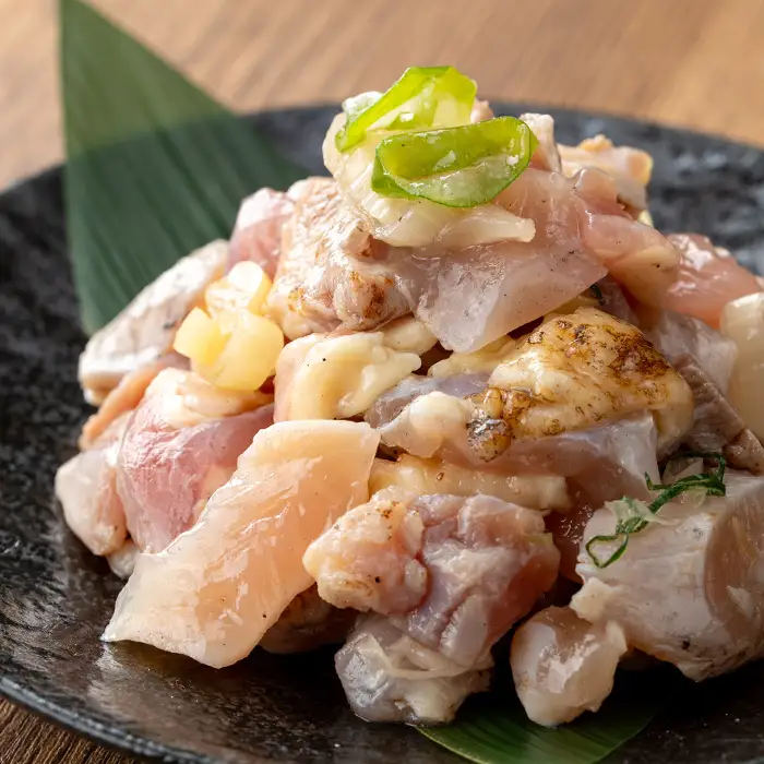 鹿児島県産  鳥刺し 塩ゆっけ 500g(100g×5)  【00-115-02】