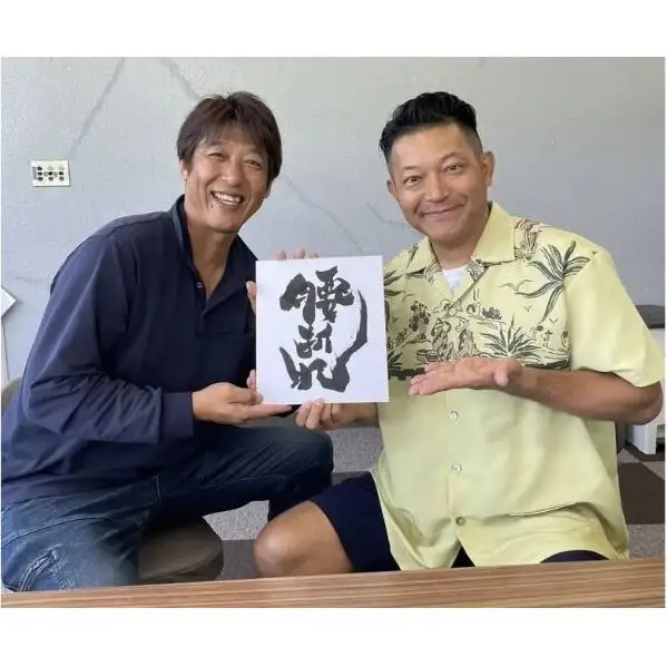 本格 芋焼酎 腰折れ 36度 700ml×2本 セット 瓶 山口智充 ぐっさん ラベル 直筆 化粧箱入り 焼酎 芋焼酎 芋 紅はるか お酒 酒 アルコール 黒麹 晩酌 糖質ゼロ プリン体ゼロ こしおれ お取り寄せ 送料無料 紫屋 岐阜県 美濃市