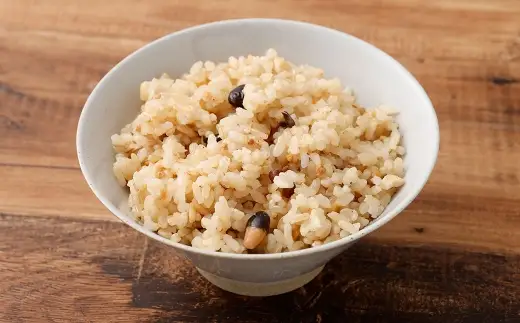 【はくばく】たんぱく質が摂れるやわらか玄米 300g×8袋 雑穀 雑穀米 コメ 米 国産 ご飯 ごはん 雑穀ごはん たんぱく質 タンパク質 玄米ごはん 玄米