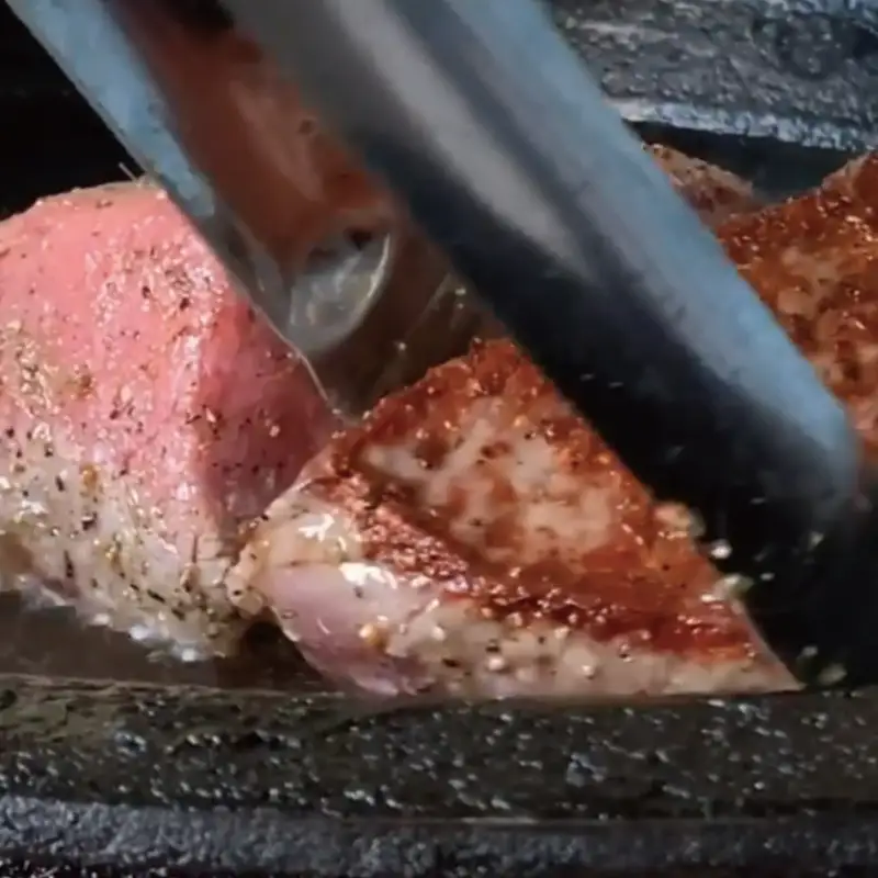 熊野牛ローストビーフ 約300g　牛肉 ブロック 塊 肉 ローストビーフ 国産 和牛 ギフト 国産ローストビーフ モモ肉   肉 お肉  人気 三重県 熊野市 下岡精肉店【sim200A】