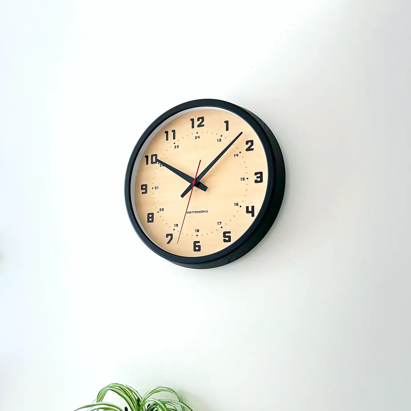 KATOMOKU muku clock 8 ≪km-81BK≫木製掛け時計(ブラック/スイープムーブメント(連続秒針))【R7464】