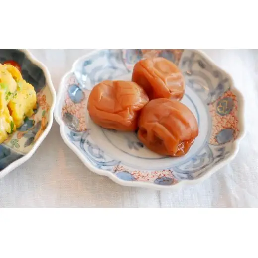 有田焼 素朴でかわいらしい色絵兎 小皿【まるぶん】まるぶんオリジナル 食器 器 うつわ 磁器 陶磁器 小皿 取り皿 染付 手描き 和風 かわいい A10-281