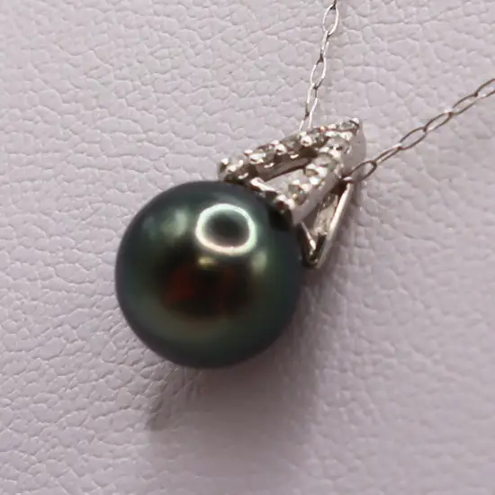 2067 Pt  黒蝶タヒチ真珠　8.0㎜up 　ダイヤモンド0.06ct　ペンダントネックレス