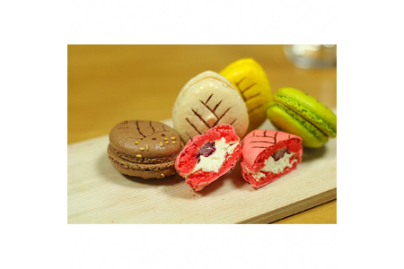 長岡京市のご当地スイーツたけのこマカロン 10個入り [0027]