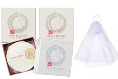 【河津酒造】添加物不使用 酒かす 石鹸 3個 VIVI HORAI 美々蓬莱 酒粕 白ぬか 米ぬか 吟醸酒 日本酒原料 ヒアルロン酸 国産海塩 洗顔 全身 保湿 さっぱり 熊本 阿蘇 小国町 老舗酒蔵 専用箱 お取り寄せ プレゼント 贈答 ギフト