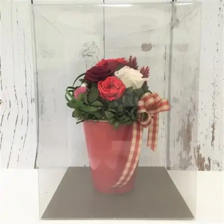 プリザーブドフラワー アレンジメント 赤色のバラ(パール付)＜老舗の花屋さんの手づくり/ギフト用＞_老舗の花屋さん 手づくり ギフト用 贈呈 記念日 結婚 誕生日 お祝い プリザーブ ド フラワーアレンジメント フローリストやまくら 北海道 釧路町 釧路超 特産品 _【1114901】