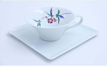 有田焼 ティーカップ＆ソーサ 山桜文【赤絵白磁硯処 雪月花】食器 うつわ 器 磁器 陶磁器 コップ カップ ティーカップ カップ&ソーサー 花 山桜 さくら 手描き A45-324