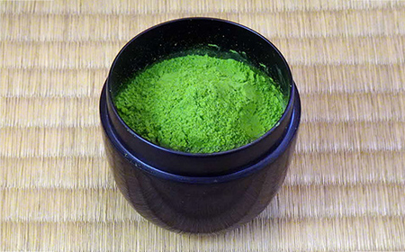 お抹茶　寿楽［石臼挽き］【国産 石臼挽き 挽きたて 新鮮 足立美術館 御用達 寿楽庵 お茶 緑茶 上品 香り ふくよか 甘味 深み おいしい 贅沢 ご褒美 ギフト 贈り物 島根県 安来市】【価格変更X】【08-HN-08】