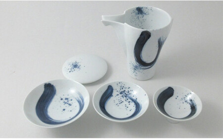 有田焼 龍門 酒器セット【ヤマト陶磁器】酒器 器 うつわ 磁器 陶磁器 染付 徳利 ぐい呑み カジュアルな酒器 三つ組の盃 冷酒 熱燗 おもてなし 来客用 お正月 電子レンジ可 40000円 4万円 A40-371