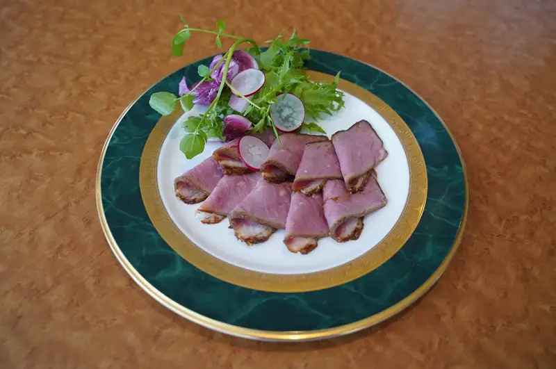 4年ぶりに復活しました！！ 【衣浦グランドホテル】和風タレで味わうホテル特製 和風ローストビーフ 400g（＋特製ソース120g） 本格 牛肉 しっとり 豆味噌 みりん 贈り物 ギフト 時短 真空 冷凍 H019-013