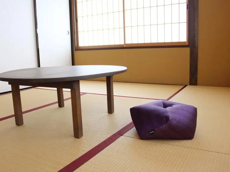 【 洛中高岡屋 】長く楽に座れる寛ぎのアイテム 西陣織 おじゃみ座ぶとん （都縞・紫）