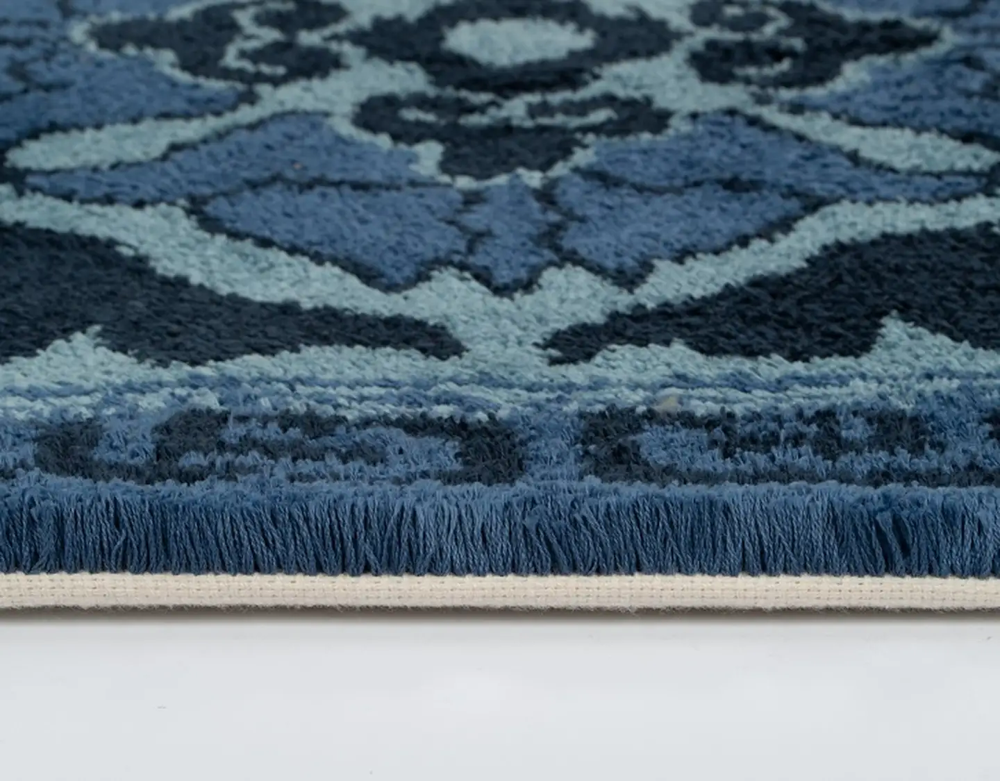 鍋島緞通 [手刺繍] 蟹牡丹縁二重雷文 紺三色浅葱地：C510-013