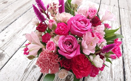 かわいいピンク系のフレッシュアレンジメント　スイート SWAF010