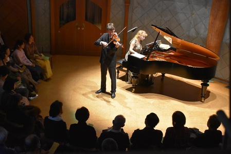 【河口湖畔の音楽ホール】河口湖円形ホール ホール1日貸し切り ベーゼンドルファーピアノ使用権付き