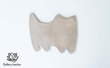 【沖縄のかわいい器】土の種のネコ皿　ブロンズ