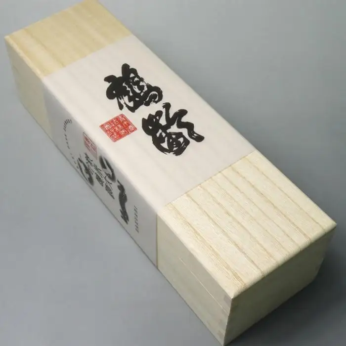 日本酒 鶴齢 純米大吟醸 東条産山田錦 37%精米 720ml【鶴齢 純米大吟醸 四合瓶 1本 日本酒 720ml 青木酒造 新潟 地酒 厳選 晩酌 熱燗 お酒 酒 さけ お中元 お歳暮 贈答】