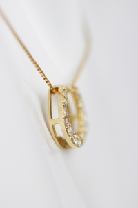 K18 0.2ctダイヤモンド　馬蹄ペンダント【NO-1963】