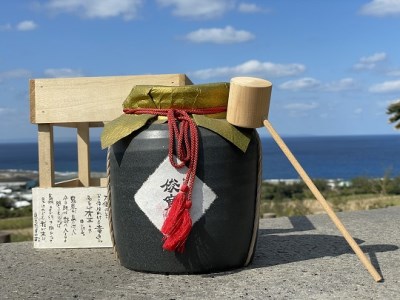 【黒糖焼酎】俊寛　(30度・1800ml・壺入り)【喜界島酒造】