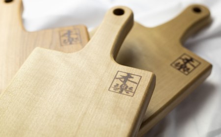 朴の木のカッティングボード 飛騨産 木材 まな板 天然木[Q529]