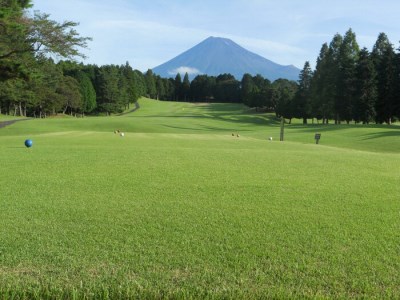 大富士ゴルフクラブプレーご招待券（土日祝３名様セルフプレー昼食付）(a1172)