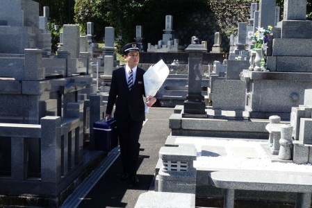 お墓参り代行サービス_お墓参り 代行 サービス 1回 はかサポ お墓 掃除 仏花 写真入り 報告書付 命日 お盆 お彼岸 年末年始 実施日指定可能 真心 丁寧 お墓の管理 帰省 お手入れ クリーニング お線香 お供え ご先祖様 供養 お参り 久留米市内にお墓がある方限定 福岡県 久留米市  〔Rd015〕