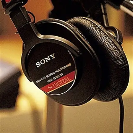 モニターヘッドホン  SONY　MDR-CD900ST 高解像度のクリアな音質 音楽鑑賞や仕事用にも_高解像度 ヘッドホン オーディオ 音楽 高級 ソニー ビジネス 有線 高音質 プレゼント 会議_【1117919】
