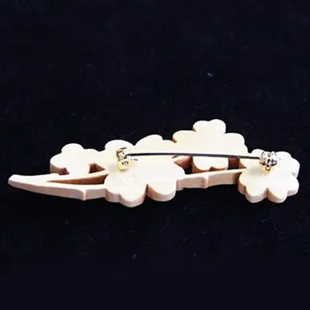つげ細工 ブローチ(四つ葉のクローバー)　約7cm_装飾品・工芸品  アクセサリー _【1116507】