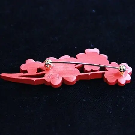つげ細工 ブローチ(四つ葉のクローバー/拭き漆仕上げ)　約7cm_装飾品・工芸品  アクセサリー _【1116508】
