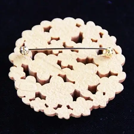 つげ細工 ブローチ(桜)　5.5cm_装飾品・工芸品  アクセサリー _【1116504】