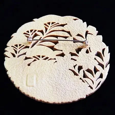 つげ細工 ブローチ(秋草)　約8.5cm_装飾品・工芸品  アクセサリー _【1116499】