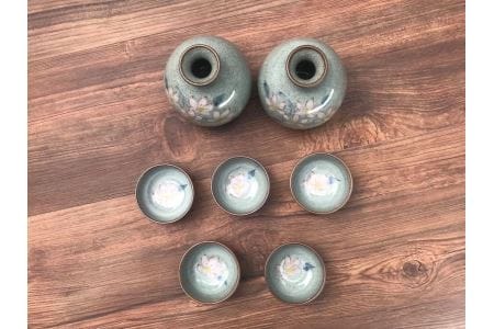 【伊万里焼】染付桜文 貫入造り酒器揃 056-H684