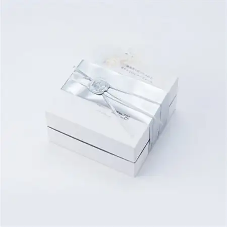 白薔薇「スノーホワイト」のような5層のチーズケーキ糖質オフ(4号サイズ)薔薇の町からお届け【配送不可地域：離島】【1221005】