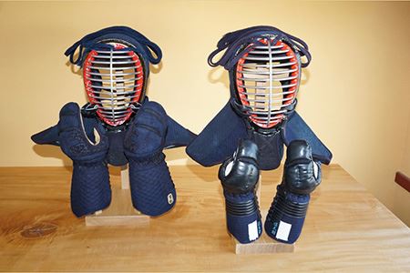 剣道　防具乾燥スタンド【防具deDRY】ラバーウッド材　名入れなし　1ダイ  [No.082]